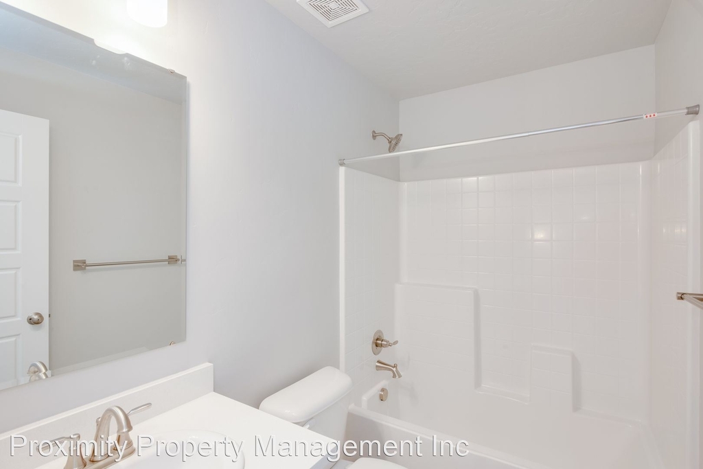 12547 W. Victory Road - Photo 12