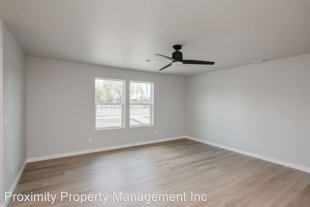 12547 W. Victory Road - Photo 1