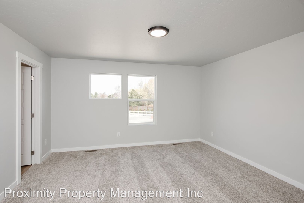 12535 W. Victory Road - Photo 18