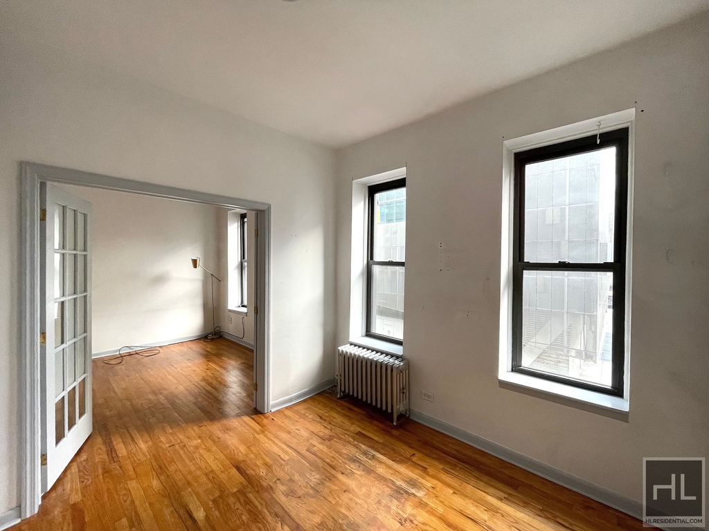 202 East 6 Street - Photo 2