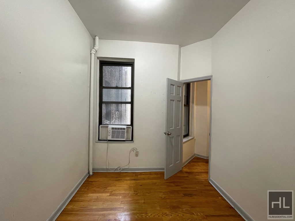 202 East 6 Street - Photo 6