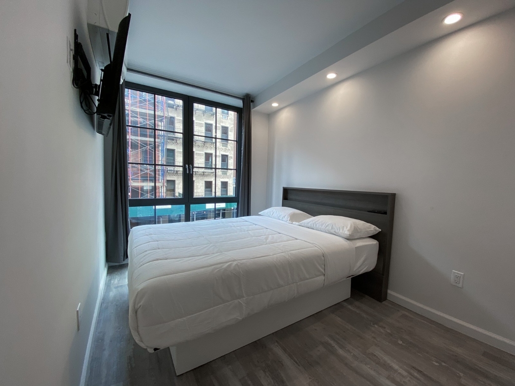 433 West 53rd Street - Photo 5