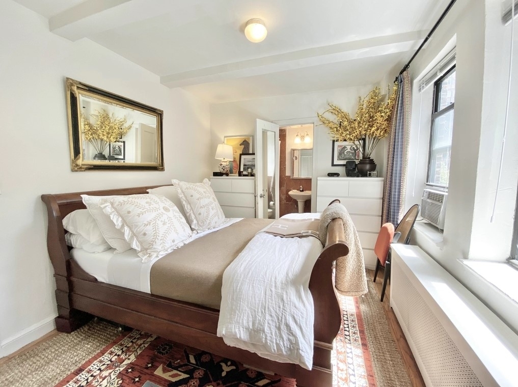 Midtown East, Tudor City - Photo 5