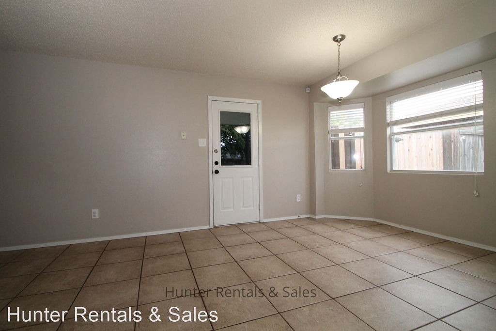 3005 Thoroughbred Dr - Photo 14