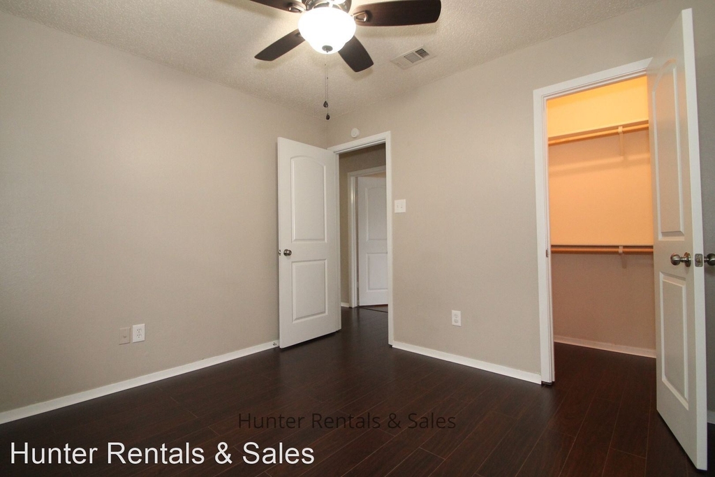 3005 Thoroughbred Dr - Photo 11