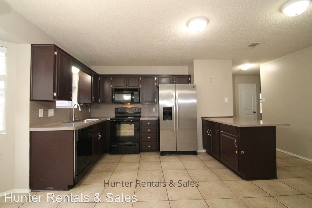 3005 Thoroughbred Dr - Photo 17