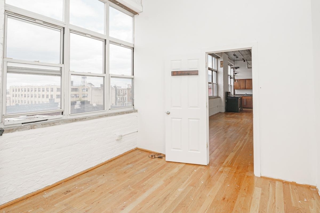 1087 Flushing Avenue - Photo 10