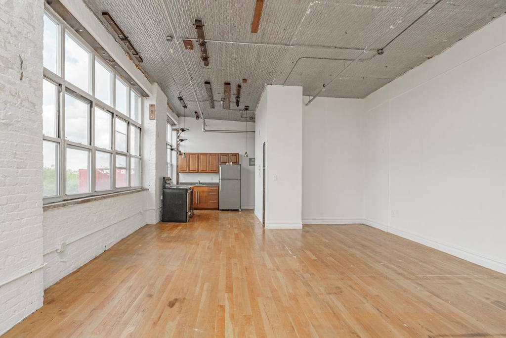 1087 Flushing Avenue - Photo 2