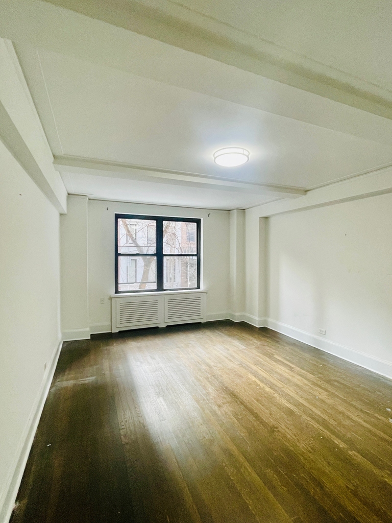 137 East 38th Street - Photo 10