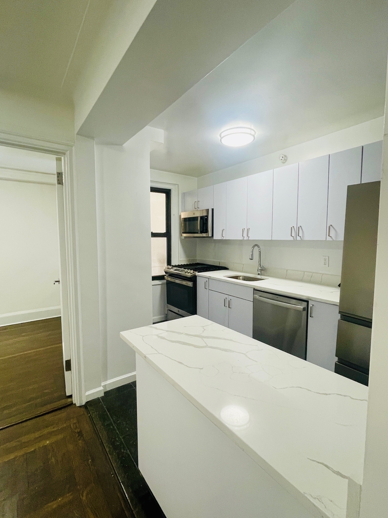 137 East 38th Street - Photo 2