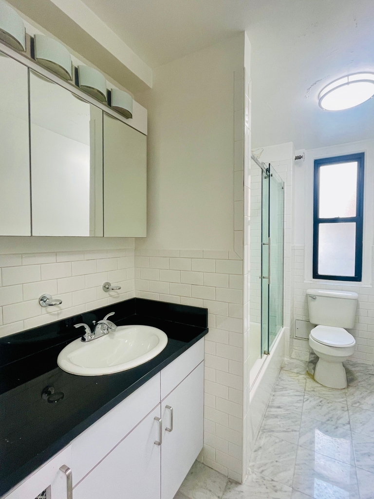 137 East 38th Street - Photo 14