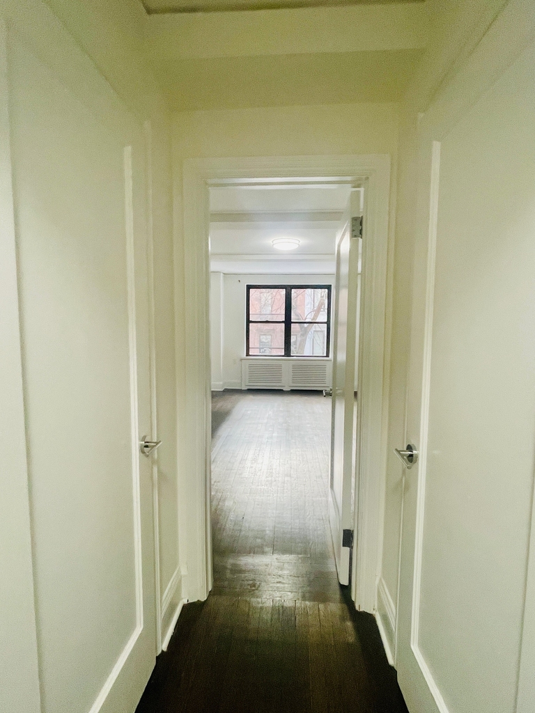137 East 38th Street - Photo 12