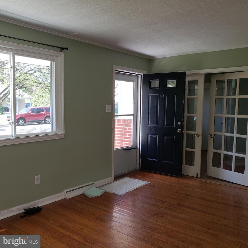 513 Franklin Ave - Photo 1