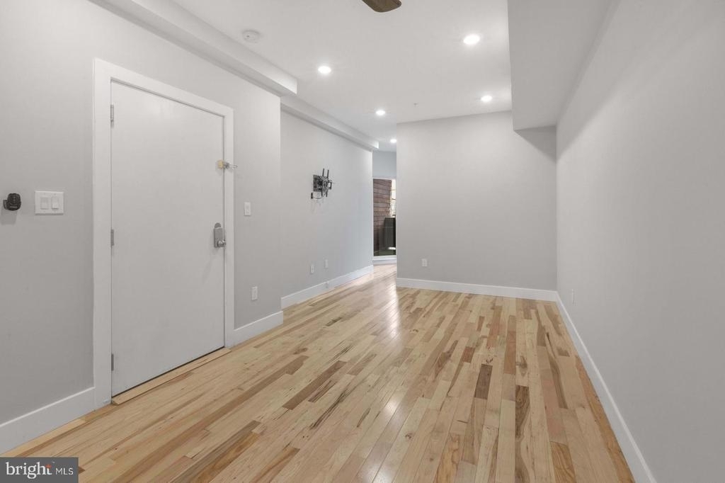 1142 Frankford Ave - Photo 3