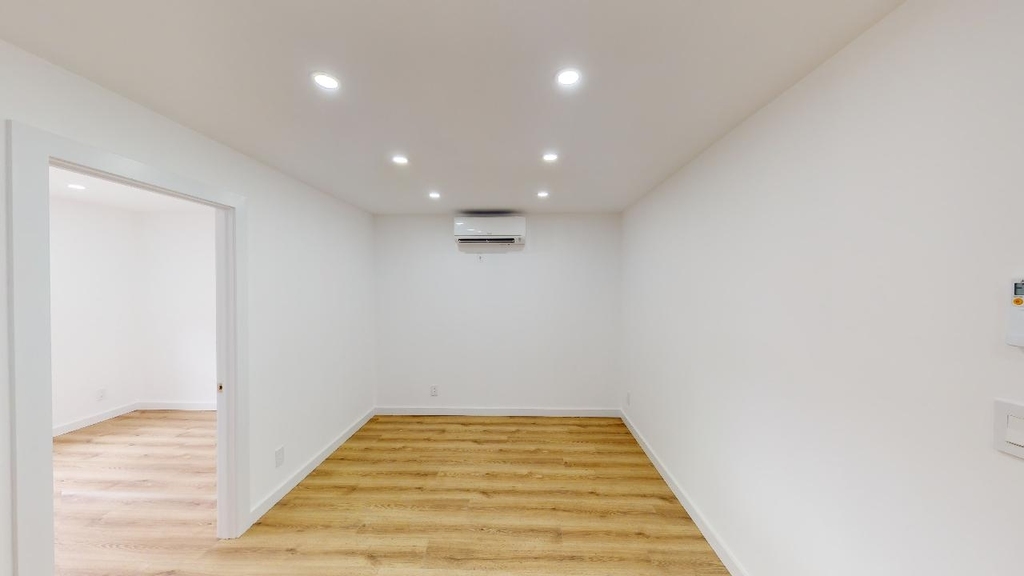 85-13 68th Avenue - Photo 4