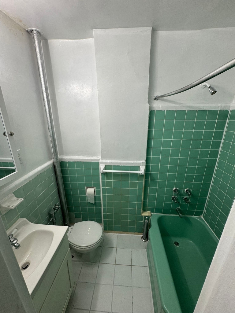 200 West 113th Street - Photo 8