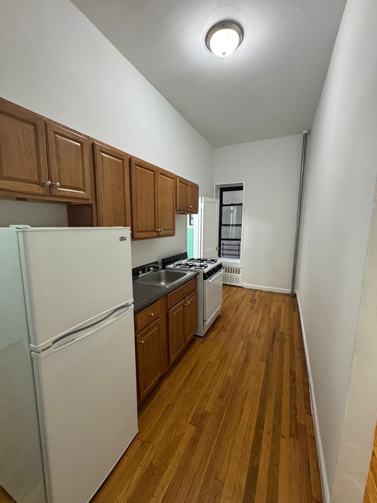 200 West 113th Street - Photo 4