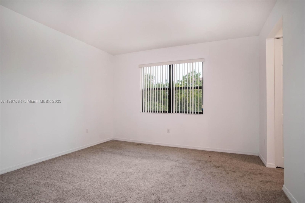 9064 Sw 39 St - Photo 13