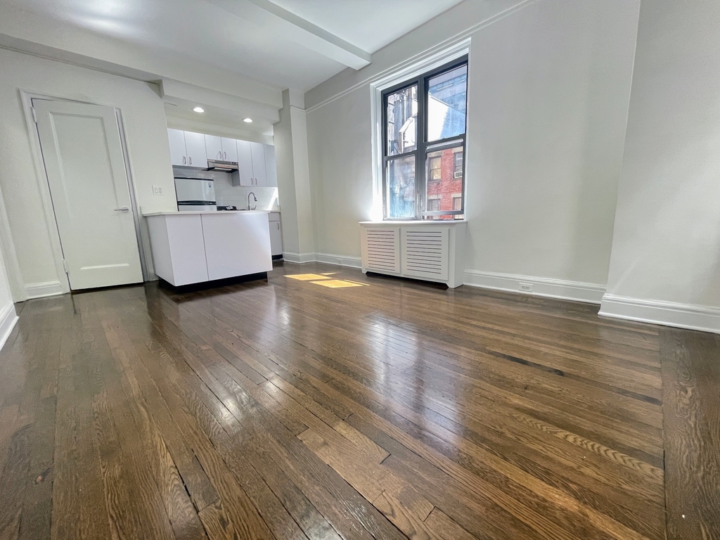 140 East 46th Street - Photo 3