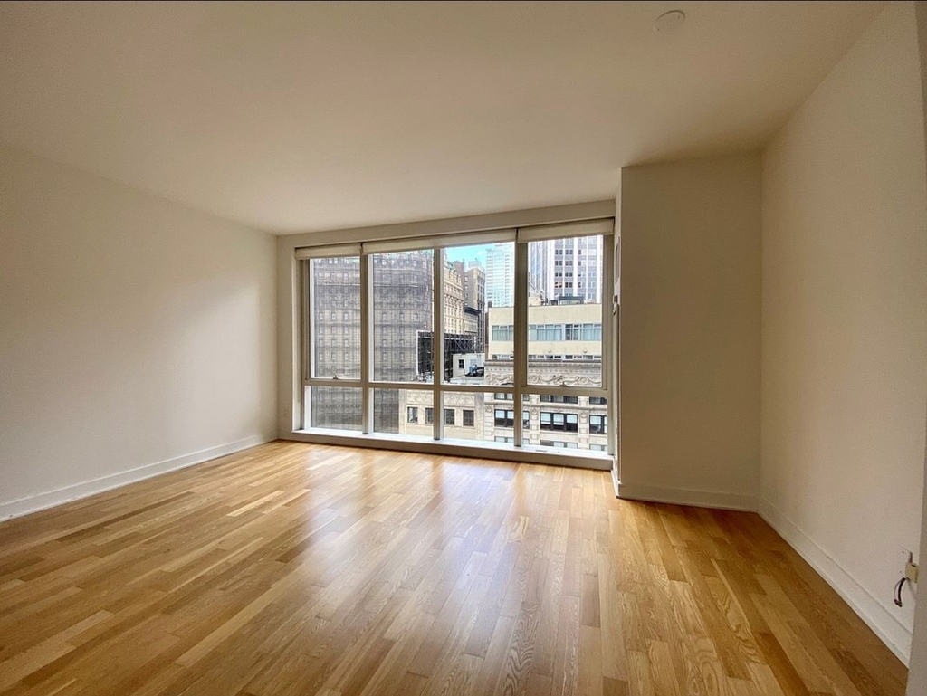885 6th Avenue - Photo 0