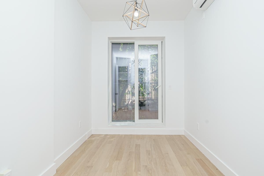 987 Bedford Avenue - Photo 10