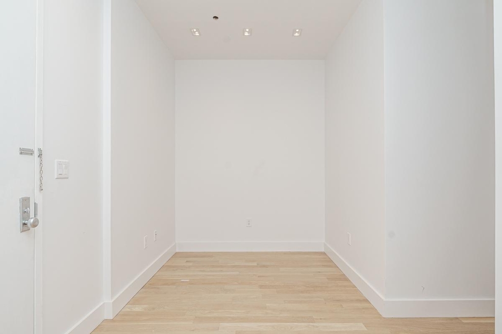 987 Bedford Avenue - Photo 6