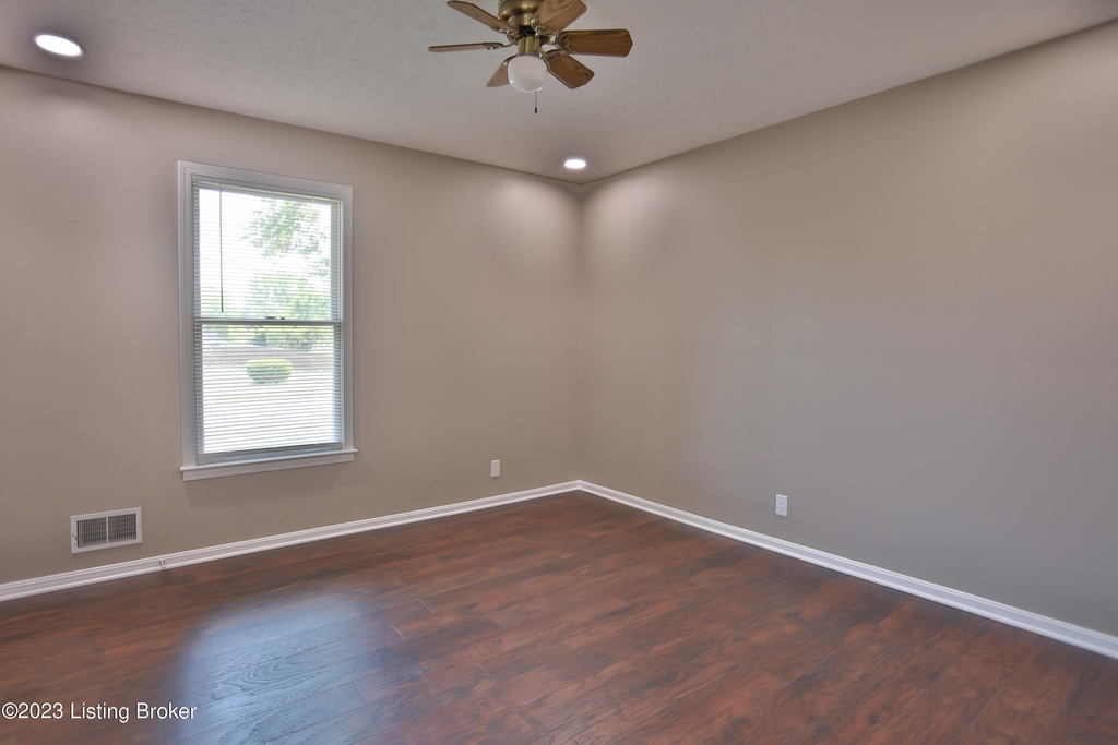 4901 Hunters Point Cir - Photo 25