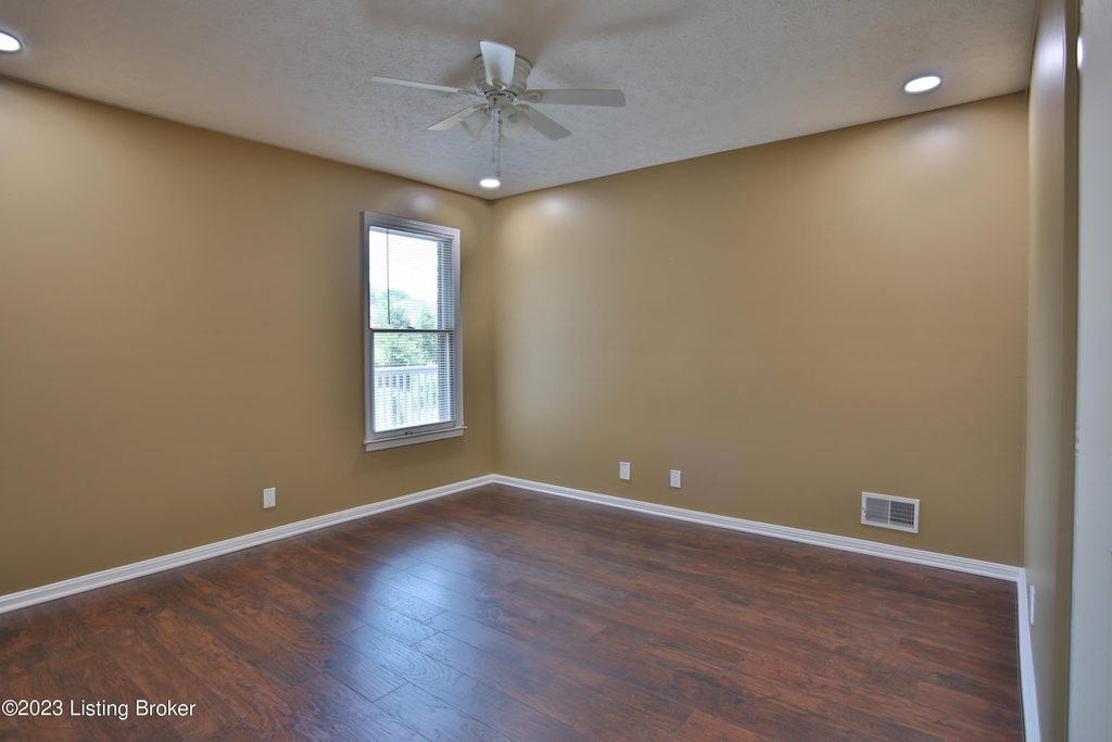 4901 Hunters Point Cir - Photo 24