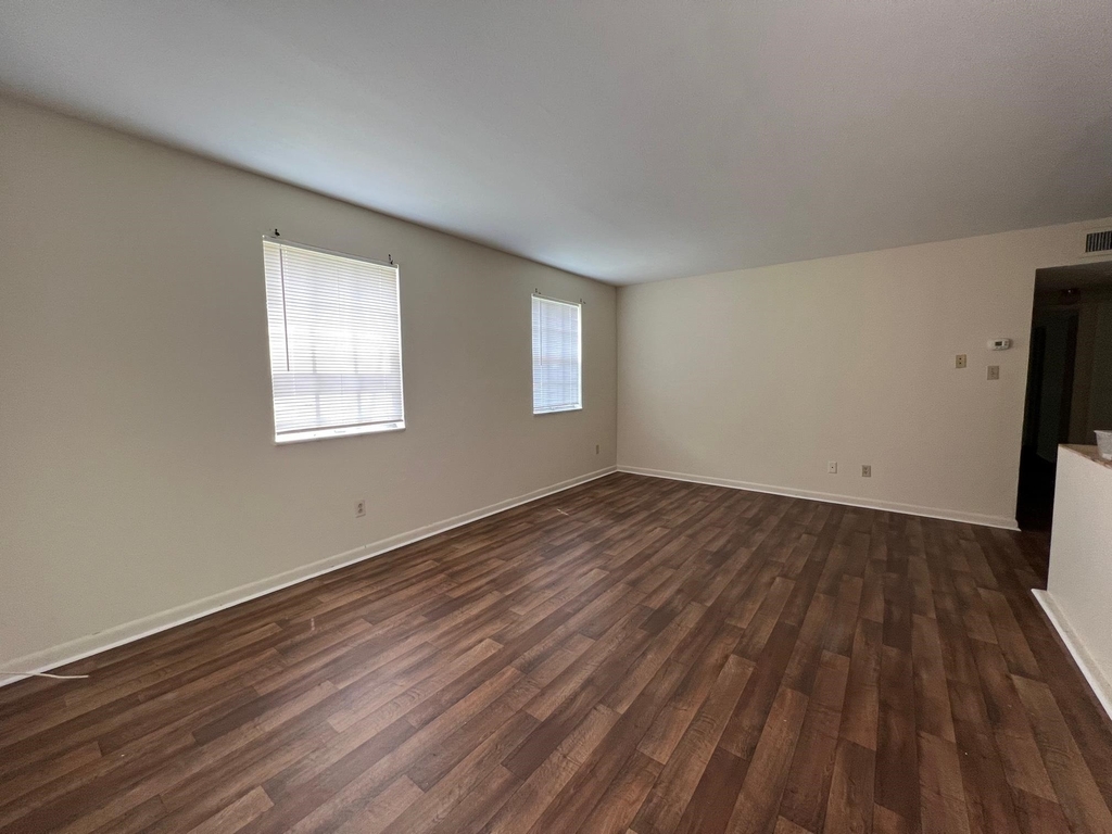 2203 W Pensacola Street - Photo 2