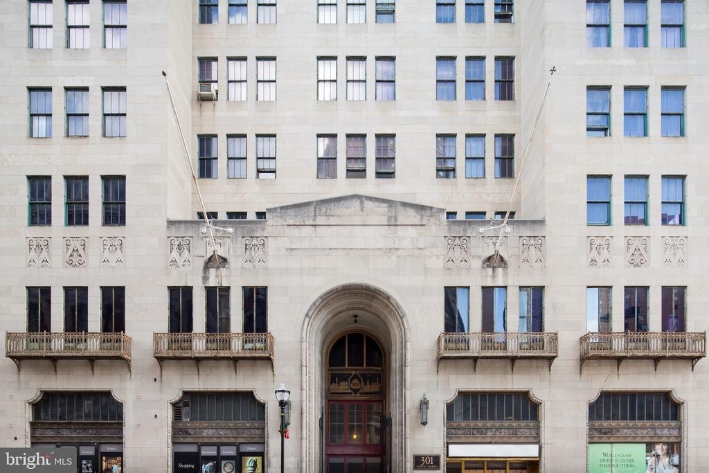 301 N Charles St - Photo 2