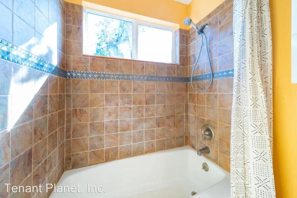 2438 Clover St Unit 2 - Photo 24