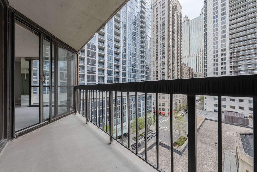 33 W Delaware Place - Photo 12