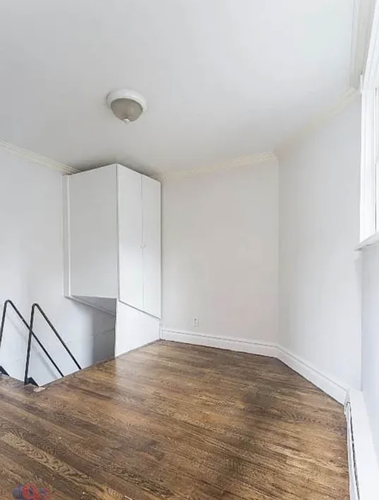 221 East 23rd Street - Photo 5