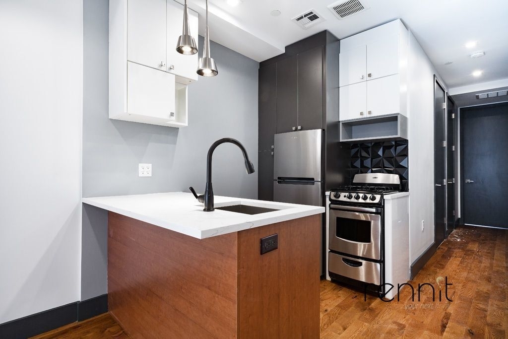 174 Knickerbocker Avenue - Photo 0