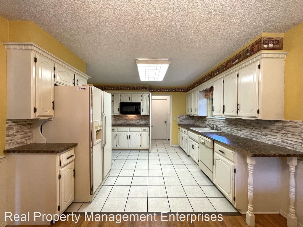 8026 Nw 32nd St - Photo 8