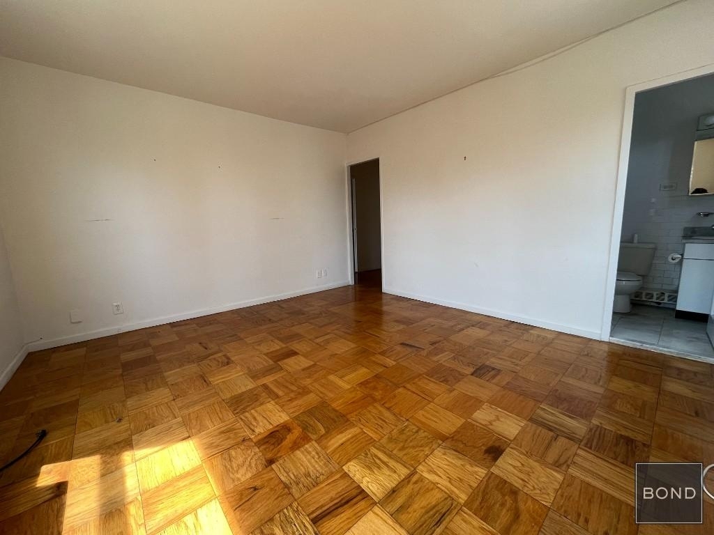 401 East 88th Street - Photo 14