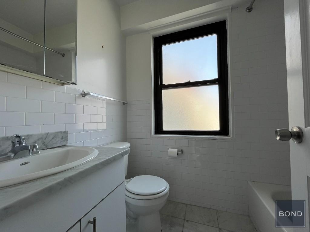 401 East 88th Street - Photo 10