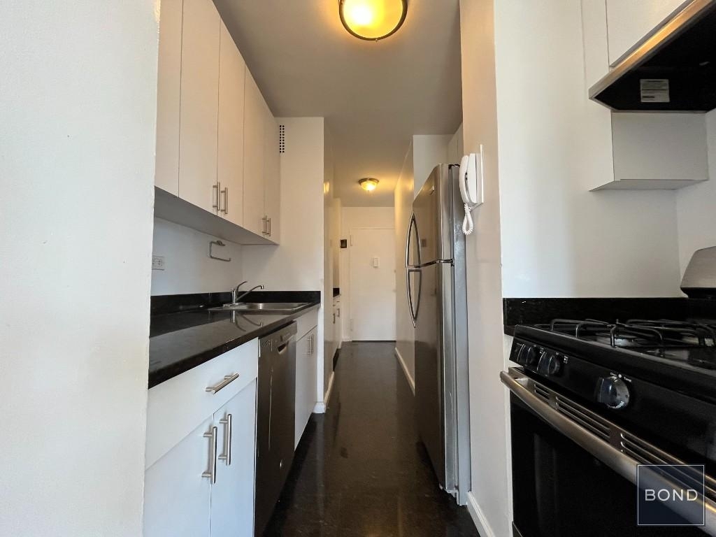 401 East 88th Street - Photo 5