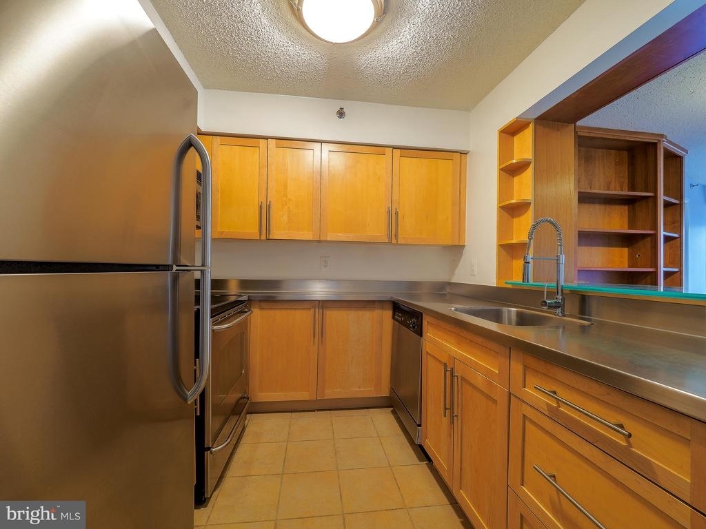 10101 Grosvenor Pl - Photo 4