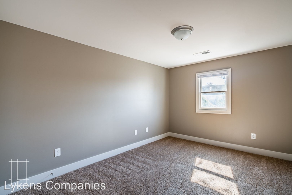 243 Detroit Ave - Photo 10