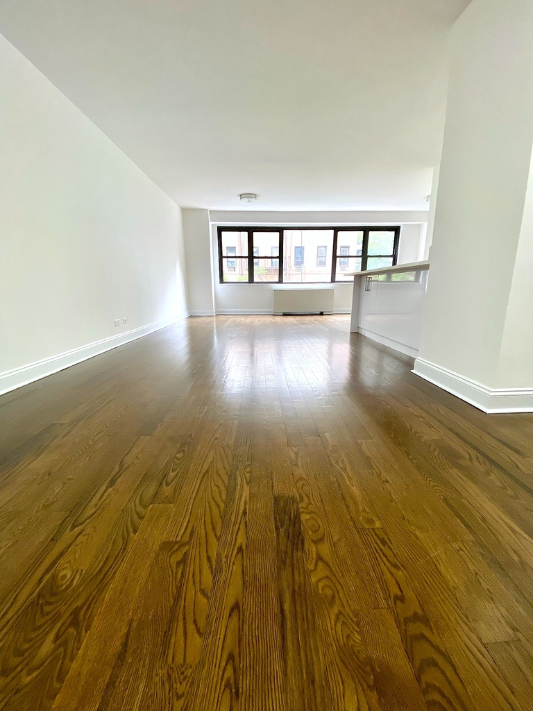 3rd Ave - Photo 2