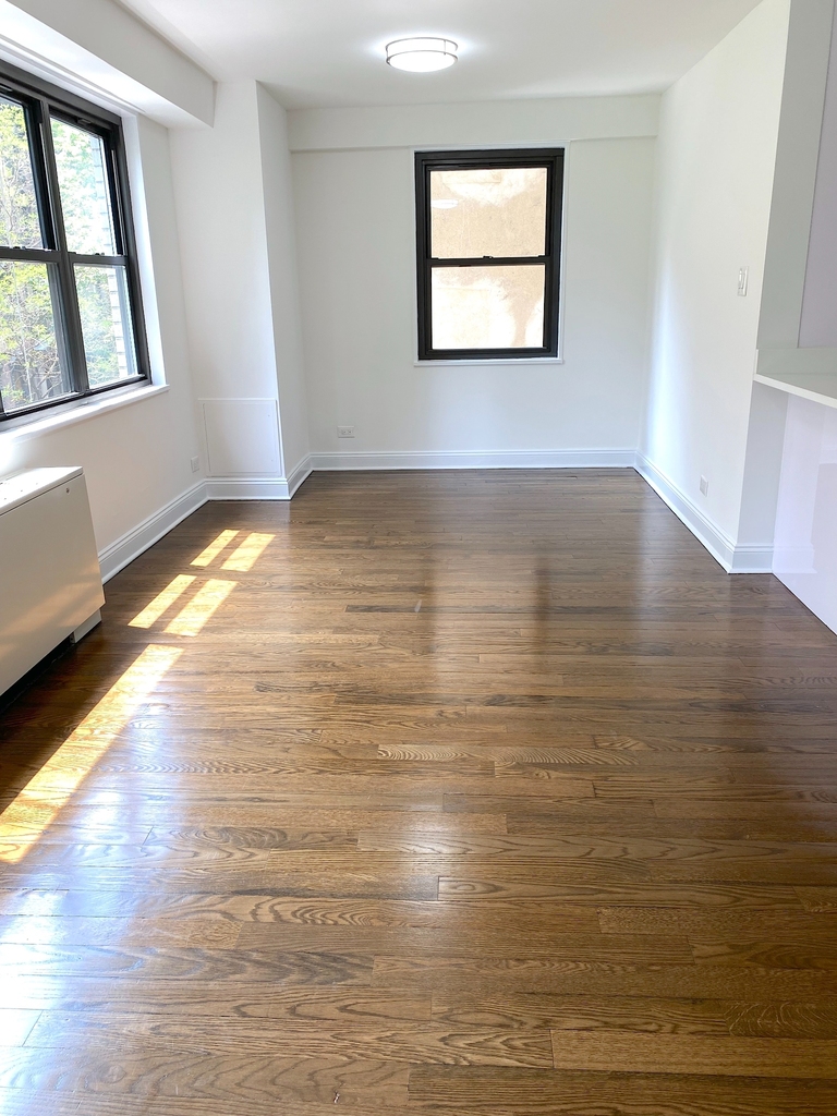 3rd Ave - Photo 5