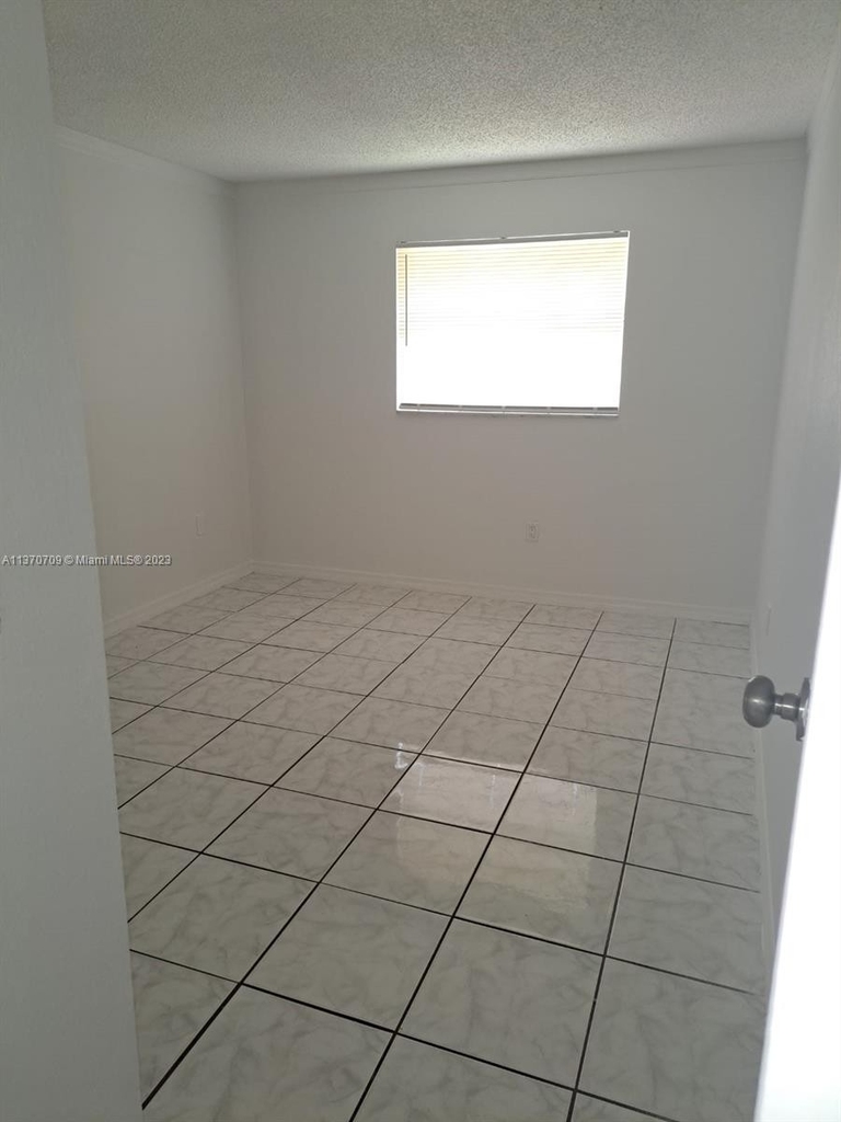 11605 Nw 29th Ct - Photo 10