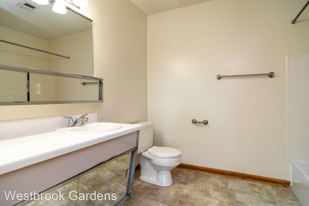 556 N 88th Plz - Photo 7