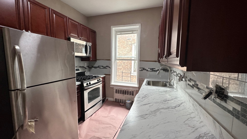 1583 Park Place - Photo 1