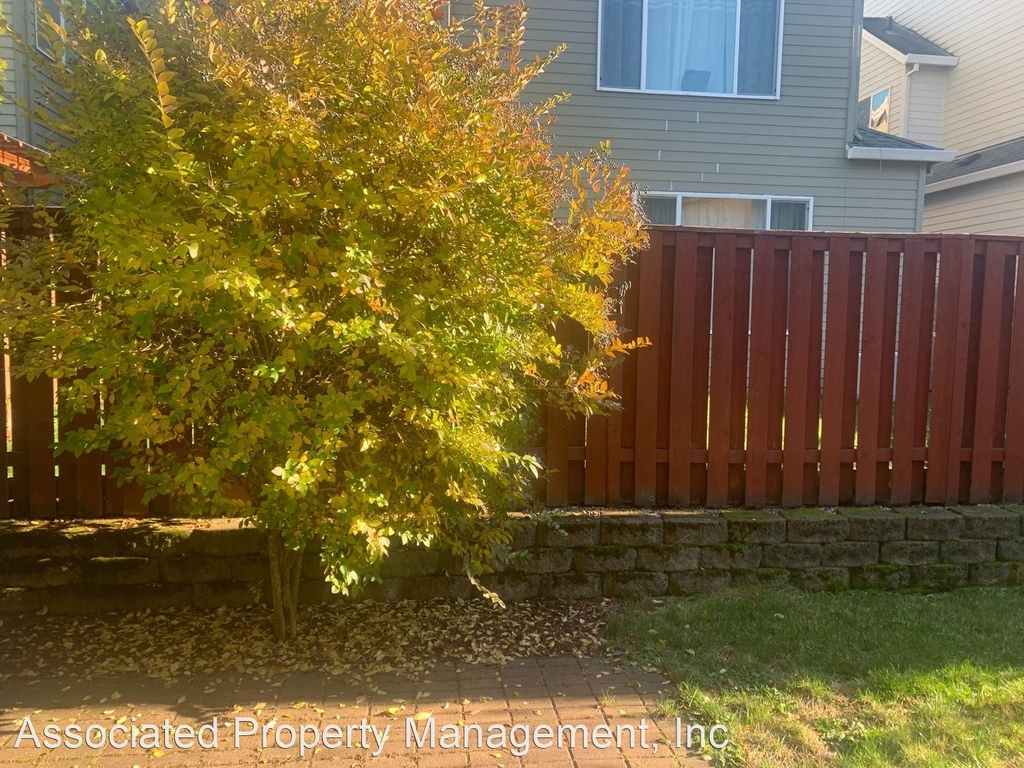 472 Ne 60th Ave - Photo 13