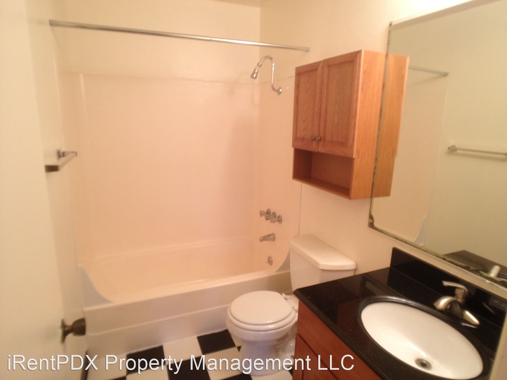 426 Ne 75th Ave - Photo 1