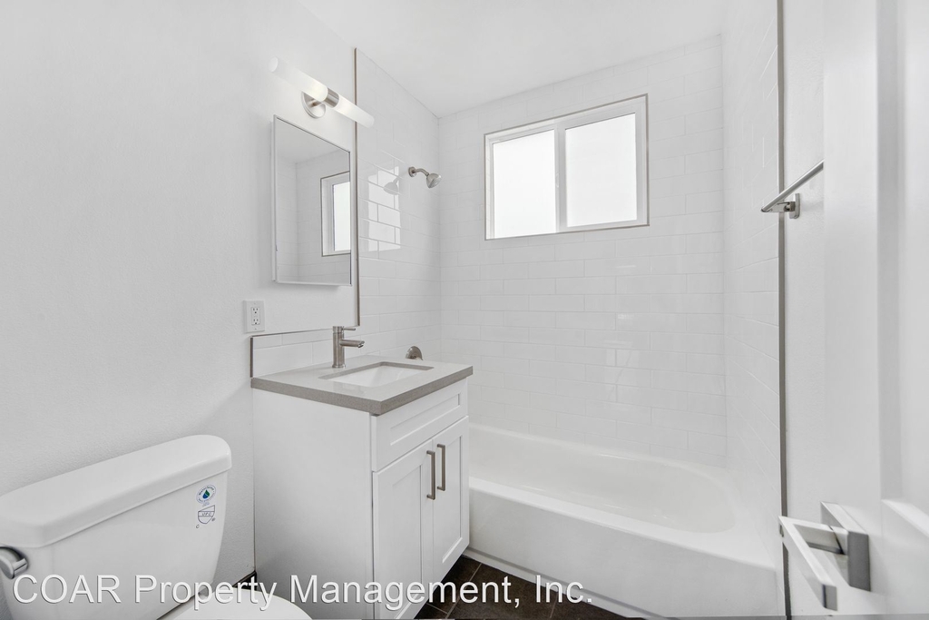 1721 Freeman Avenue - Photo 6