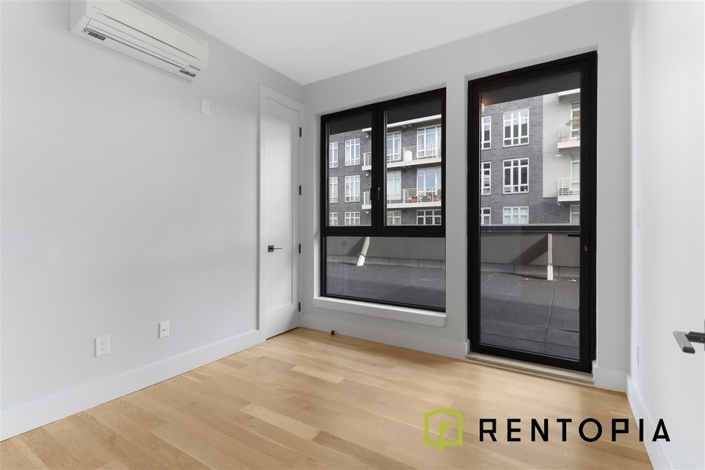 494 Manhattan Avenue - Photo 3