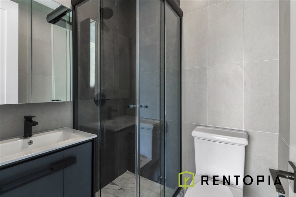 494 Manhattan Avenue - Photo 5